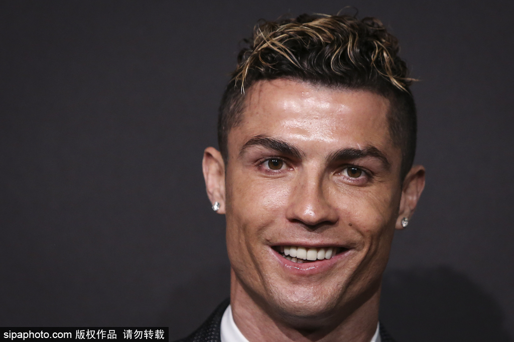 媒体人：玉昆接近签约前浙江队主帅乔迪，还相中一名巴西前腰（据媒体人透露，玉昆接近签下前浙江主帅乔迪，并锁定一名巴西前腰）