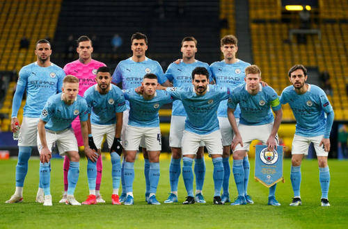 足球欧冠淘汰赛门票秒罄，黄牛翻倍叫价（欧冠淘汰赛门票瞬间售罄，黄牛价翻番）