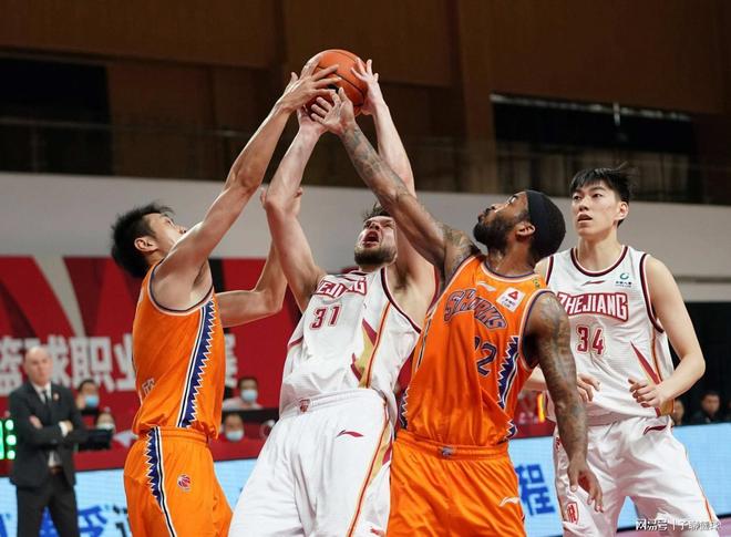 NBA杯8强战东部对阵出炉：魔术vs热火、尼克斯vs猛龙（NBA杯东部8强对阵揭晓：魔术战热火，尼克斯迎战猛龙）