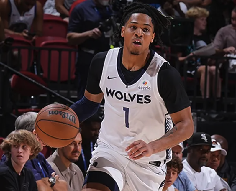 曼晚：曼联决定让莱昂先在青训梯队效力，以适应英格兰足球（曼晚：为适应英格兰足坛，曼联将安排莱昂先随青训队磨炼）