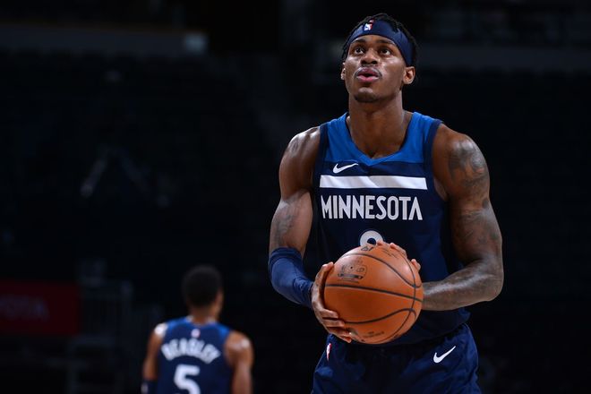 马克西空砍28+7+9，恩比德表现不佳，76人不敌湖人（马克西砍下28分7篮板9助攻仍难救主，恩比德低迷，76人不敌湖人）