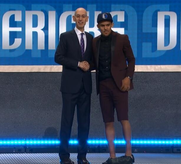 记者：扎巴尔尼即将加盟巴黎，交易预计下周敲定（记者：扎巴尔尼接近加盟巴黎，交易有望下周拍板）