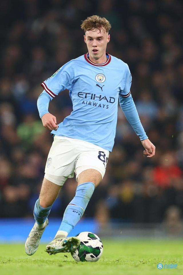 记者提问美国缺乏固定球员，波切蒂诺：谁是固定球员？哪位（记者称美国队缺少固定主力，波切蒂诺反问：谁才算固定球员？）