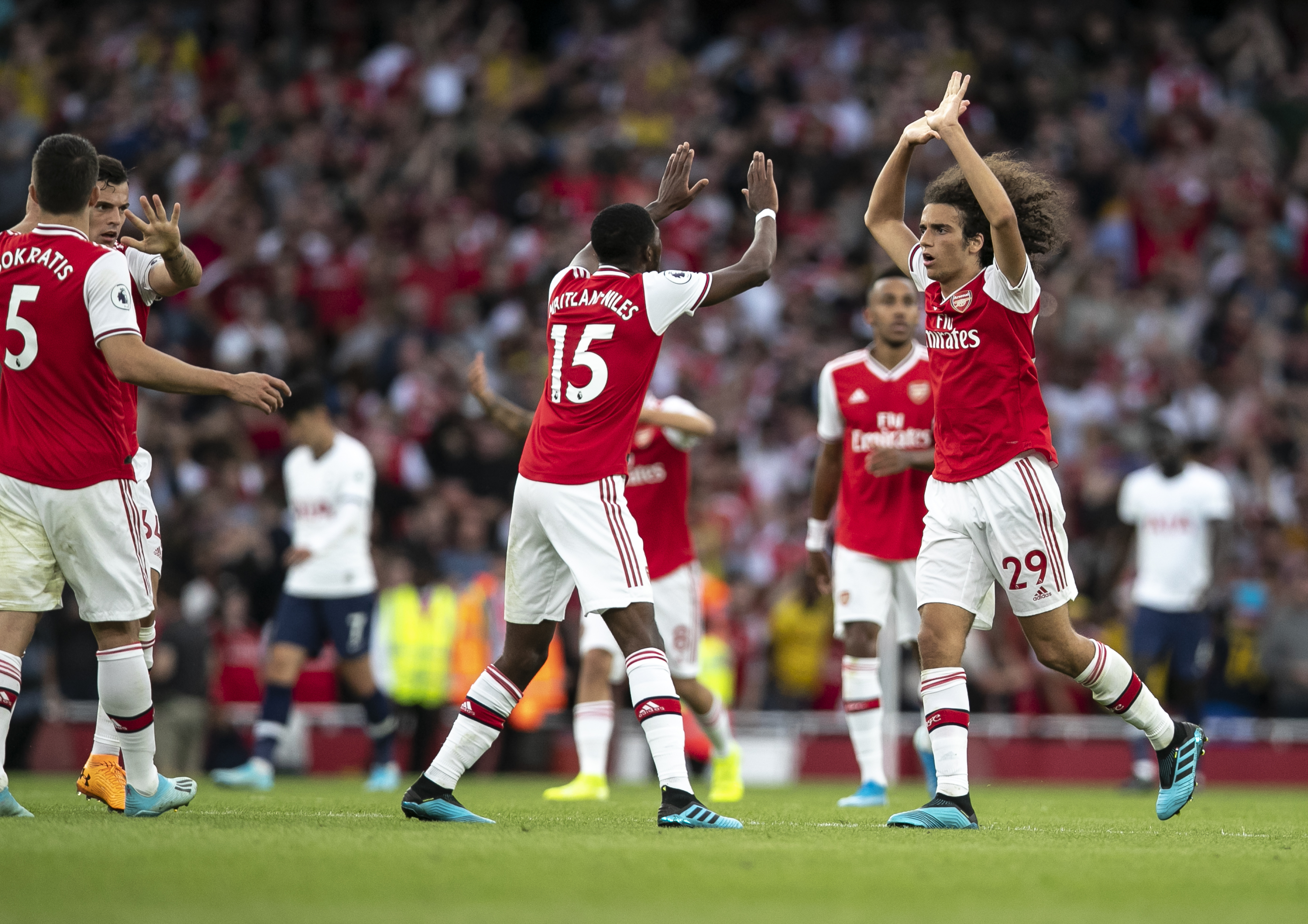 篮球火箭球员连续两场关键投篮命中（火箭队球员连续两场命中关键球）