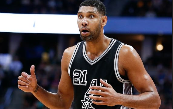 中后卫精准补防，挽救球队险境（中后卫及时补防，化解球队危机）