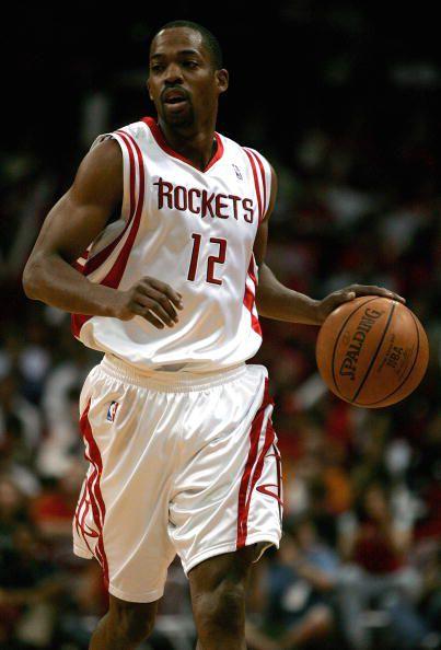 追平切尔西升英超第6！B费2射1传一战造2大神迹，曼联4-1复仇狼队（曼联4-1雪耻狼队升至英超第6追平切尔西！B费双响+助攻缔造两项神迹）