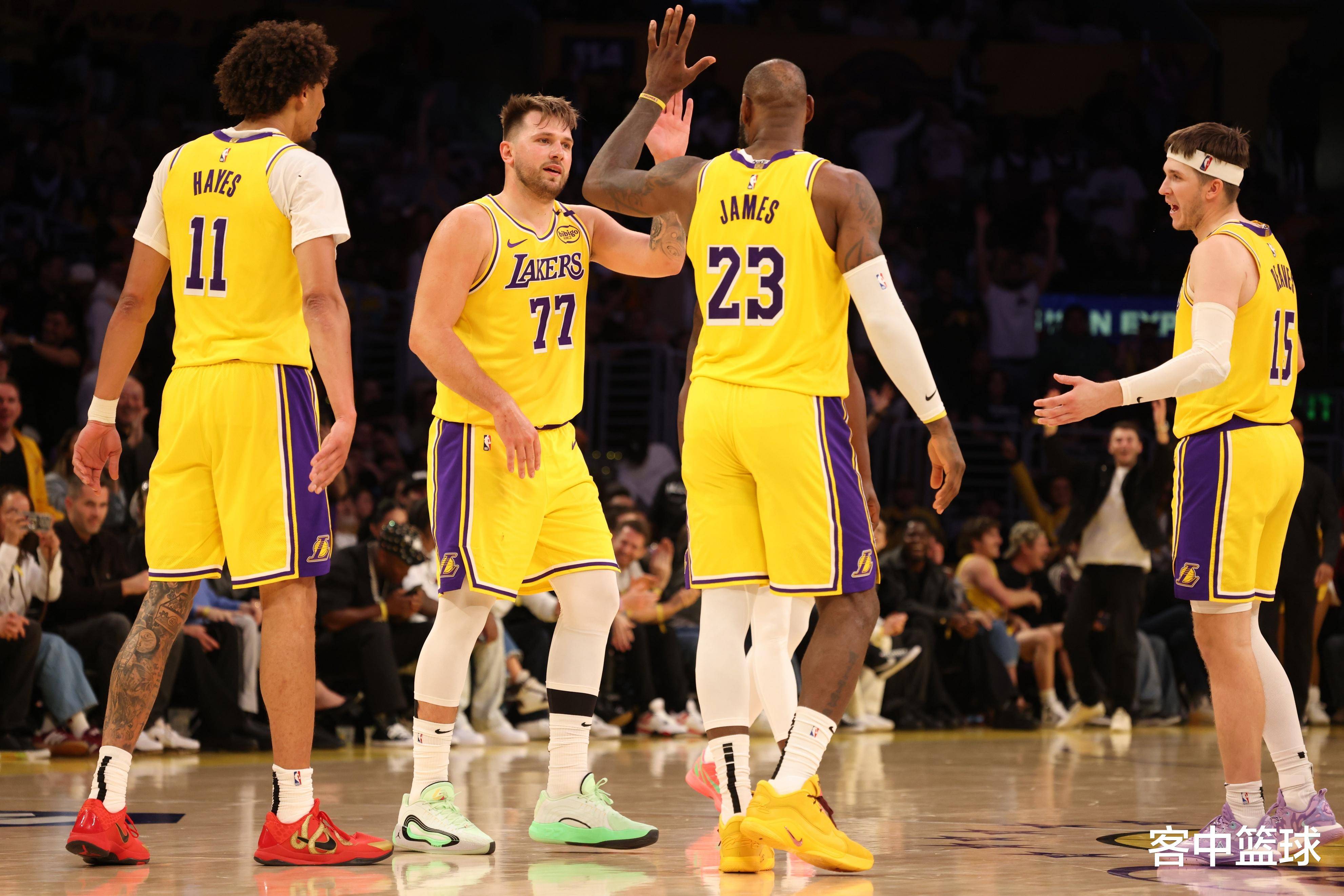 球队整场没有给对手任何机会（对手整场毫无机会）