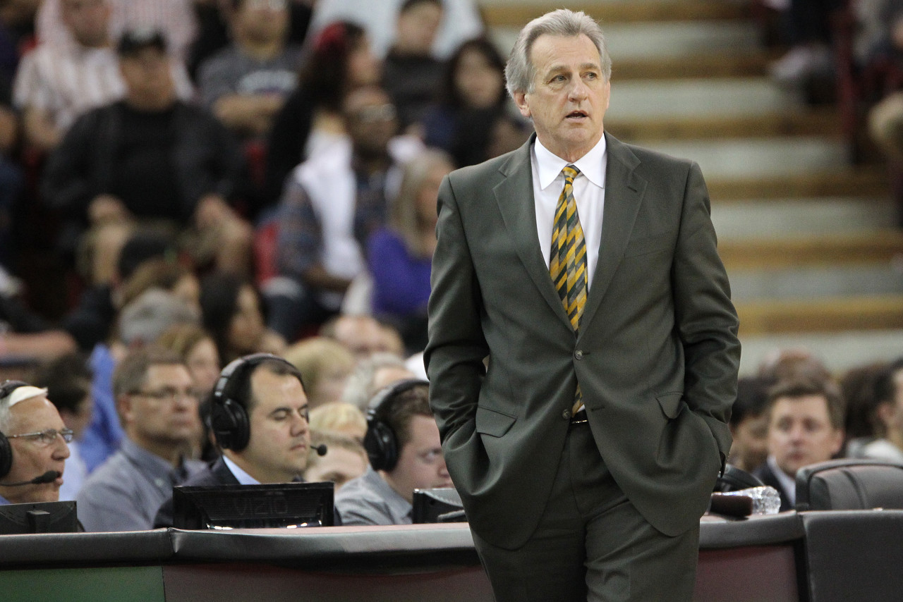 足球国足专机启程，目标三连胜（国足包机起航，剑指三连胜）