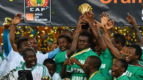 阿夫迪亚空砍37分，马刺115-102击败开拓者，福克斯37分率队稳居西部第五（阿夫迪亚37分难阻败局，马刺115-102拿下开拓者，福克斯轰37分助队稳居西部第五）