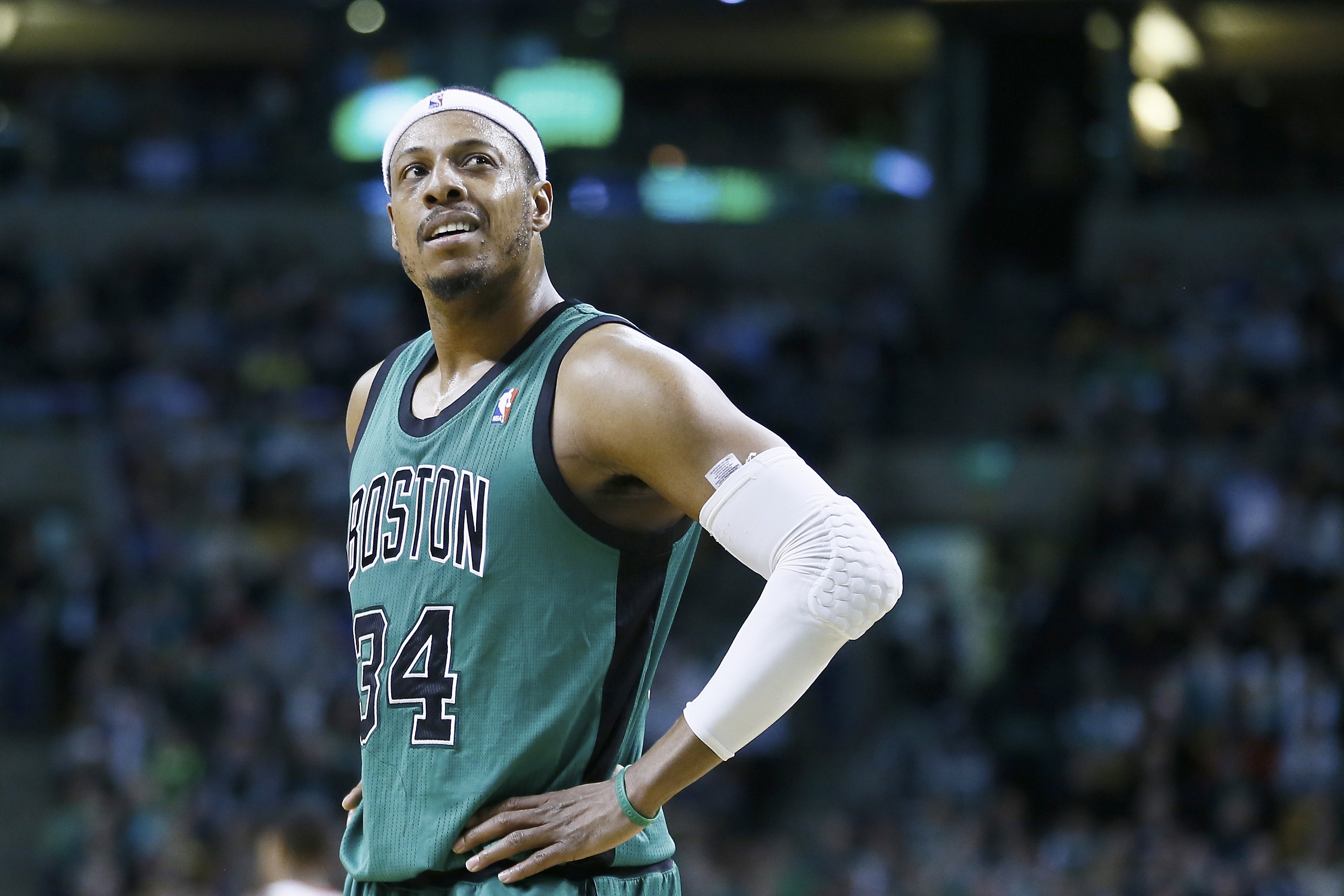 镜报：曼联明夏将补强中场，他们可能打包巴莱巴和安德森（镜报：曼联计划于明夏加强中场，或同时引进巴莱巴与安德森）