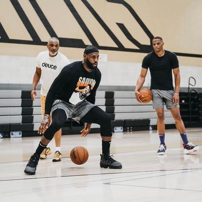 阿森纳3-1大胜拜仁，五档次差距彻底显现，拜仁被打回原形！（阿森纳3-1击败拜仁，五档差距尽显，拜仁原形毕露）