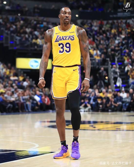 官方：沃尔夫斯堡主帅西蒙尼斯下课；带队10轮联赛距降级区1分（官宣：沃尔夫斯堡解聘主帅西蒙尼斯，执教10轮后球队仅高出降级区1分）