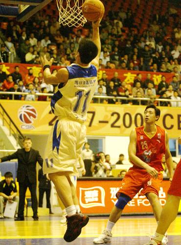 津媒：为更好地与球迷交流，于根伟将在近日进行一次线上直播（津媒：于根伟将于近期开启线上直播，加强与球迷互动）